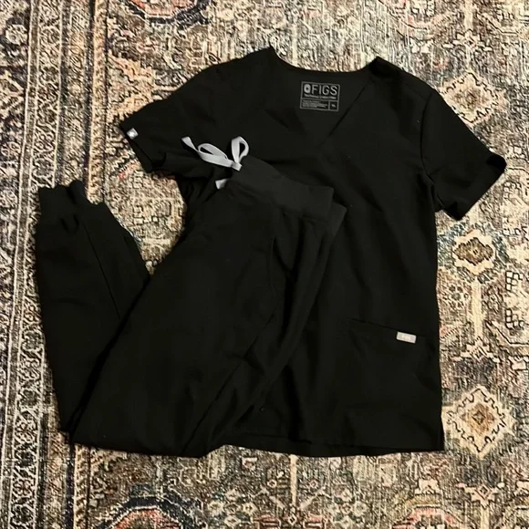 FIGS black scrubs - Picture 1 of 3